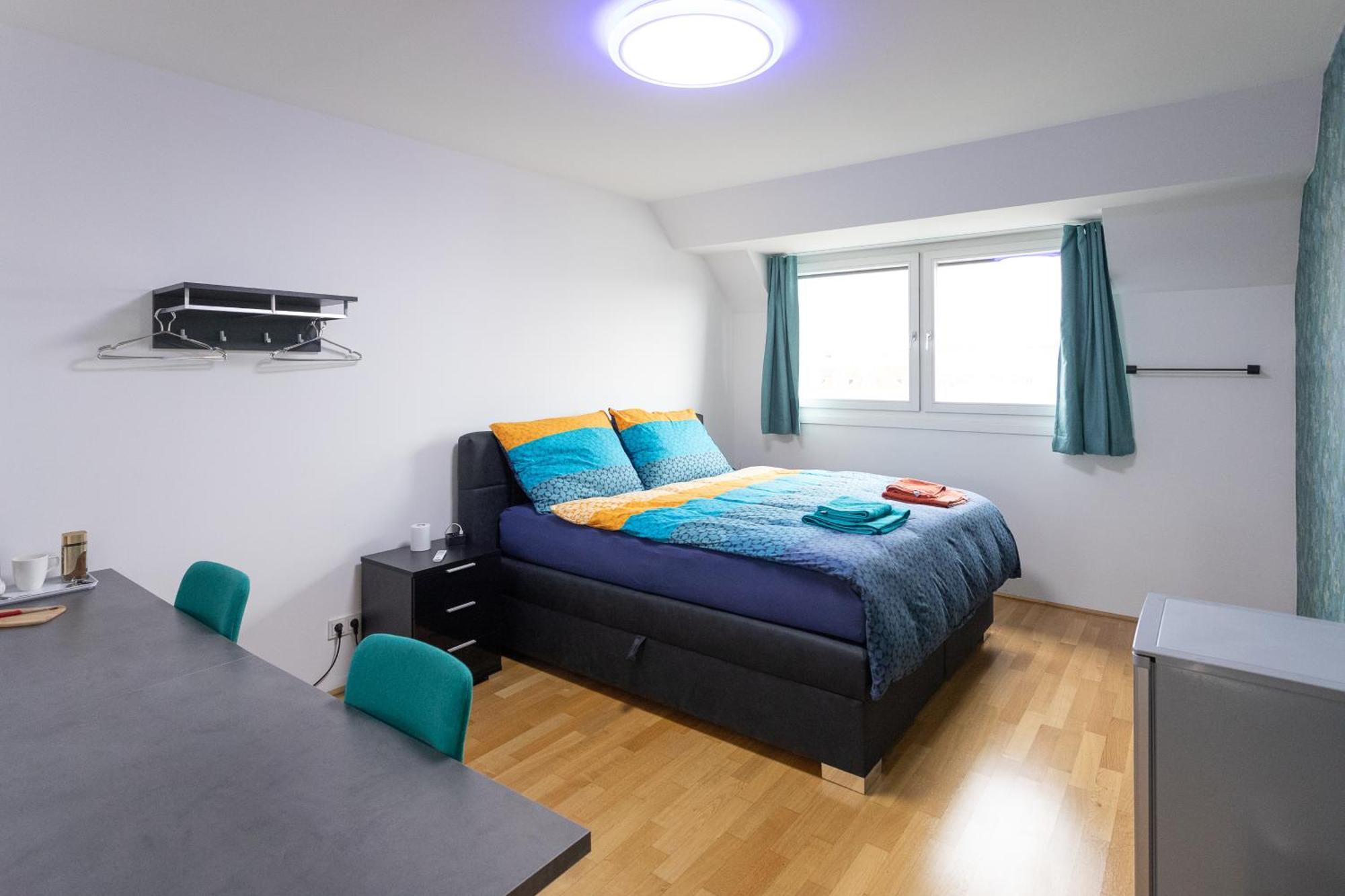 Private Room With Ac- Microwave, Personal Fridge & Metro Access - 7 Min To Center Вена Экстерьер фото