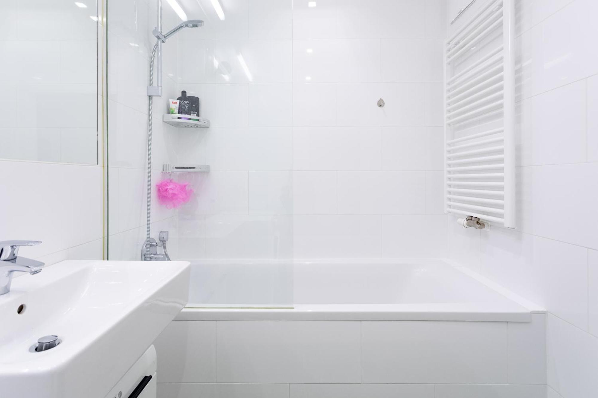 Private Room With Ac- Microwave, Personal Fridge & Metro Access - 7 Min To Center Вена Экстерьер фото