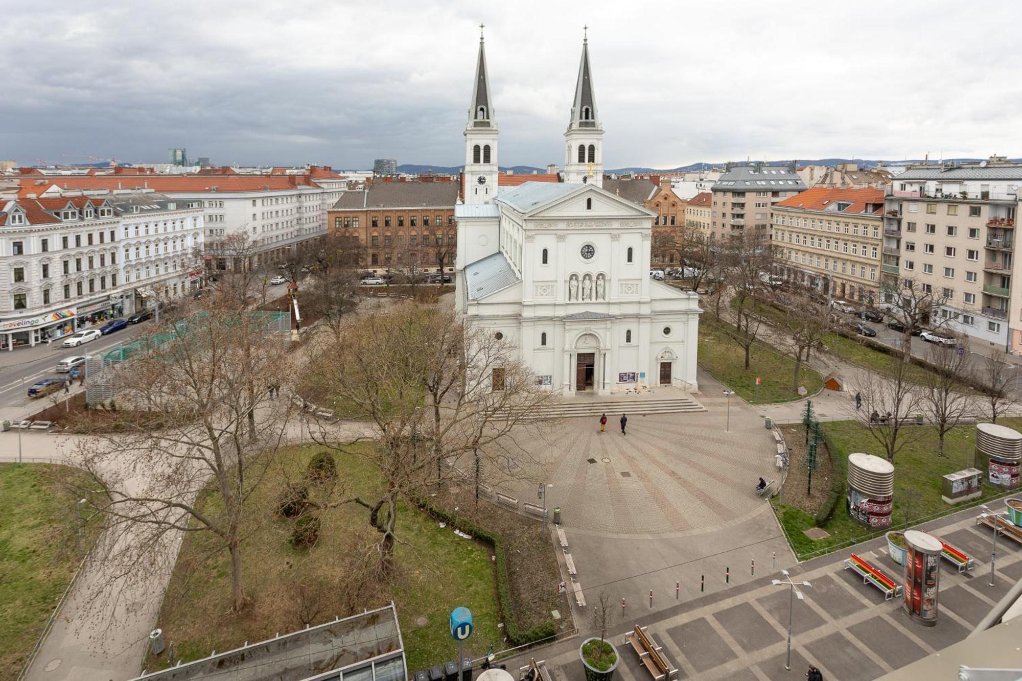 Private Room Connected To Metro Station And Next To City Center Вена Экстерьер фото